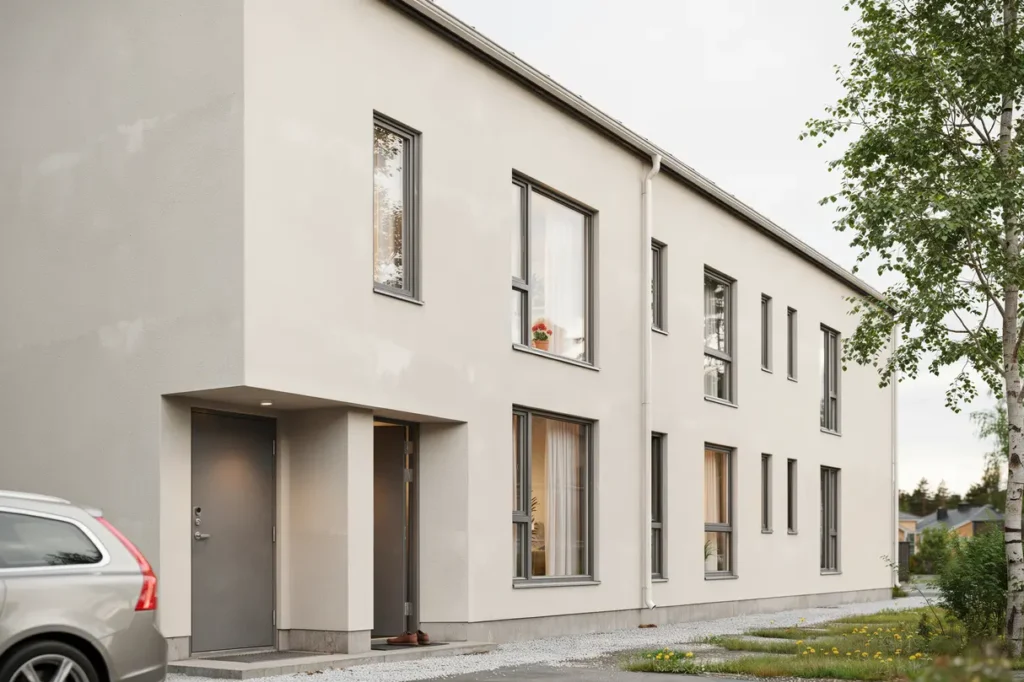 fasadm lning av putsad flerbostadsfastighet i huvudsta solna